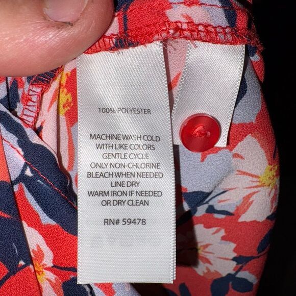 Cynthia Rowley red floral flowy lightweight blouse size M - Picture 8 of 10